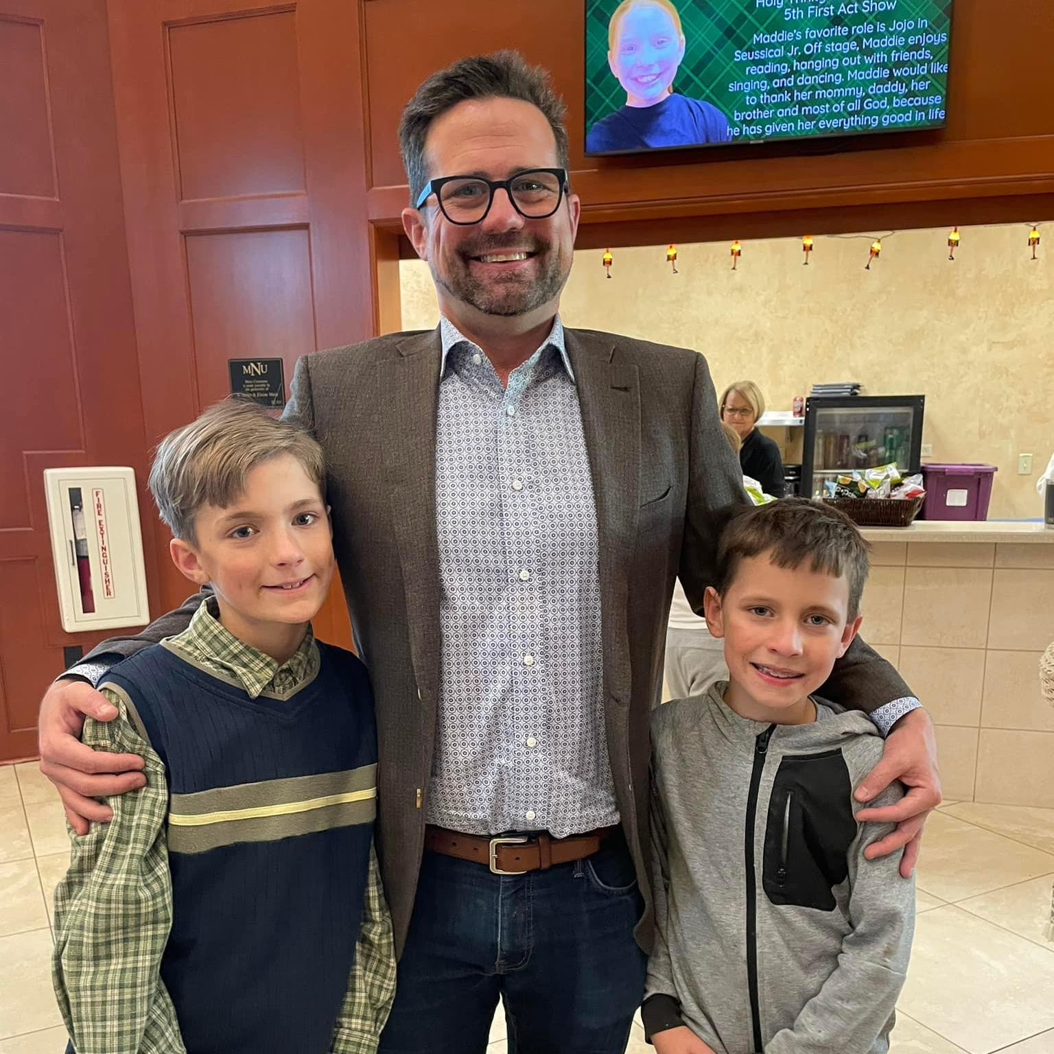 Picture of Joe Bellinger with two children